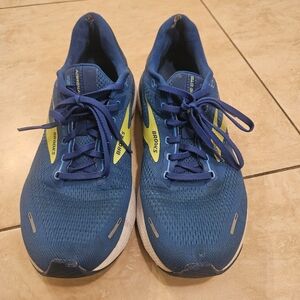 BROOKS men's size 11 sneakers walking runniny shoes adrenaline GTS 22 (FLAW)